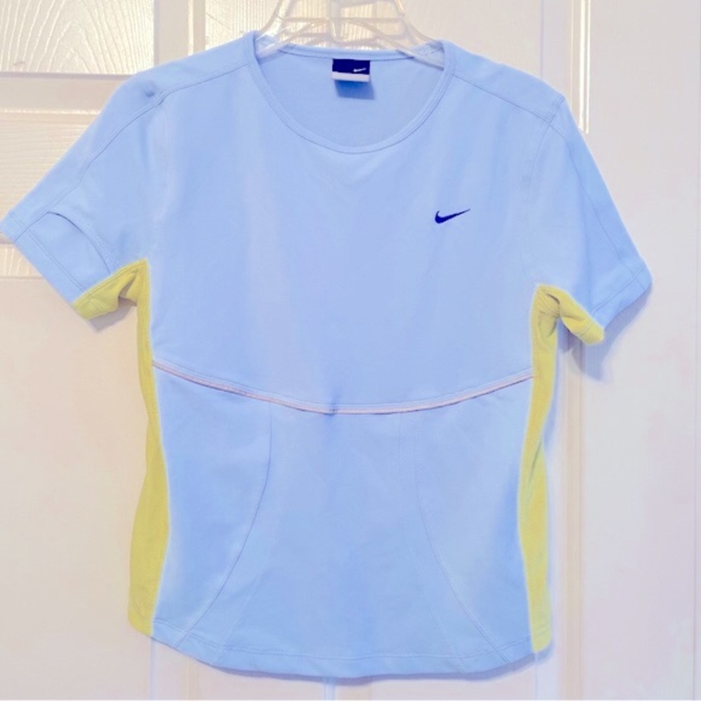 Nike athletic short sleeve shirt